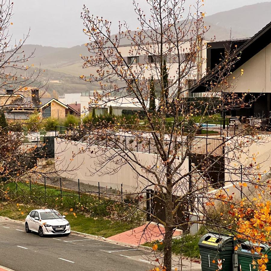 Estilosa Casa Golf Apartment Gorraiz Bagian luar foto